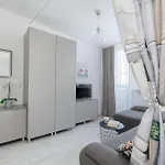 Bright In With Air Conditioning And Parking By Renters