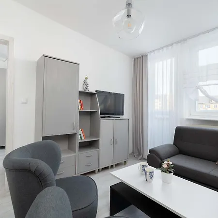 Bright In With Air Conditioning And Parking By Renters 코워브제크