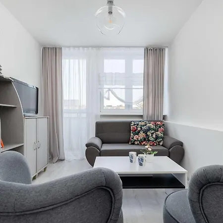 Bright In With Air Conditioning And Parking By Renters