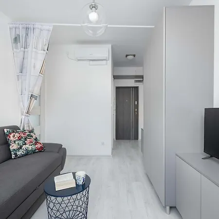 Bright In With Air Conditioning And Parking By Renters * Колобжег